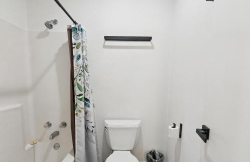 Highlands - Perkins Apartment | Charming 2-bedroom condo with WiFi, AC in fantastic Baton Rouge