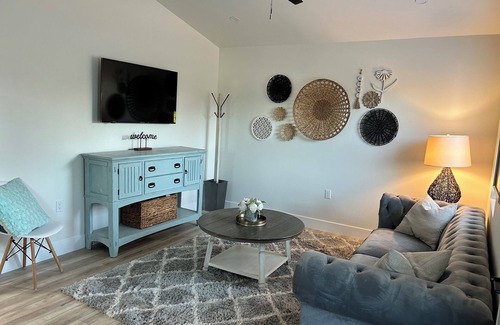 Carmichael Cottage | Charming 2-bedroom cottage with AC and WiFi in welcoming Fair Oaks