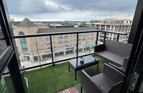 The Queensway Condo | Charming 2-bedroom condo in beautiful Toronto with AC, WiFi
