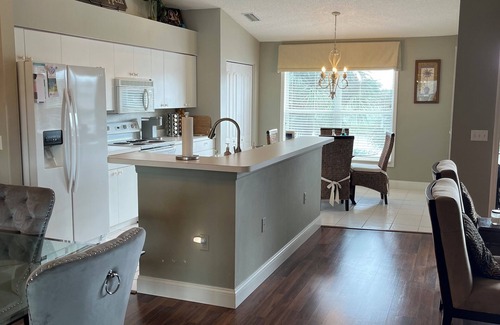 Sarasota Condo | Charming 2-bedroom condo with WiFi on golf course in sunny Sarasota