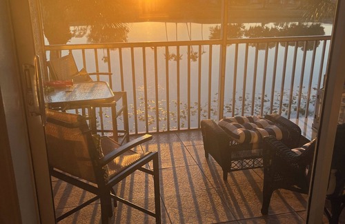 Sarasota Condo | Charming 2-bedroom condo with WiFi on golf course in sunny Sarasota