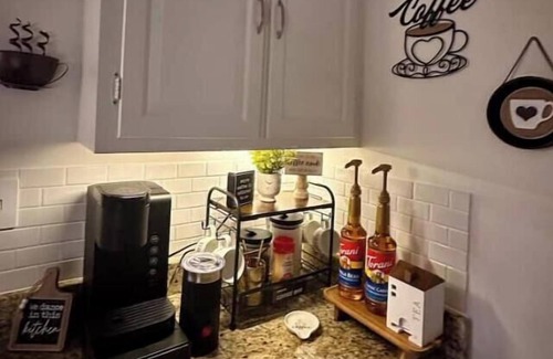 Daphne Condo | Charming 2-bedroom Condo by the Bay in Daphne
