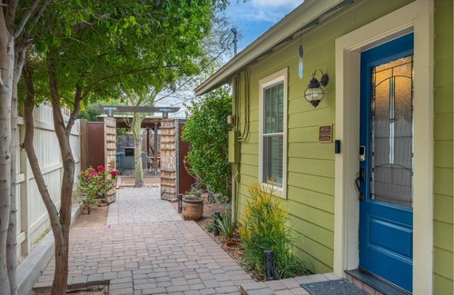 Glendale Cottage | Charming 2-Bedroom Cottage in Glendale with WiFi and AC