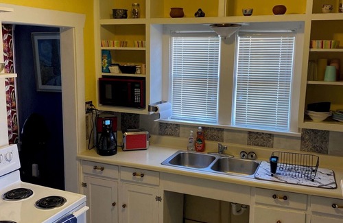 Winslow Cottage | Charming 2-bedroom cottage in Winslow with Window AC's, heat, WiFi