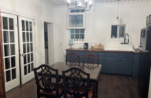 Robeline House | Charming 2-bedroom country cottage with 2 bedrooms and WiFi.