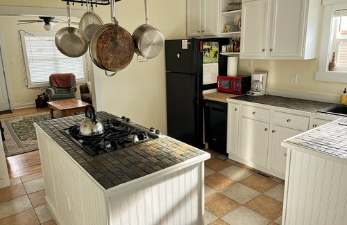 Lander House | Charming 2-bedroom dog friendly house in Lander