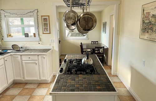 Lander House | Charming 2-bedroom dog friendly house in Lander