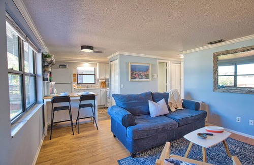 Laurel House | Charming 2-bedroom duplex in lovely Nokomis. 12 min walk to beach pet friendly