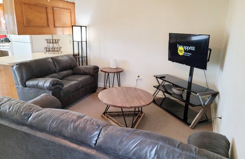 Idabel Apartment | Charming 2 Bedroom Duplex Cottage with All Amenities