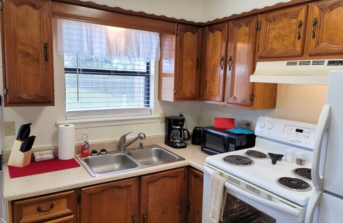 Idabel Apartment | Charming 2 Bedroom Duplex Cottage with All Amenities