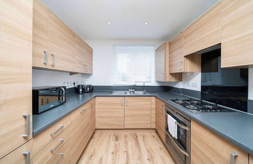 Gravesend House | Charming 2-Bedroom House in Northfleet