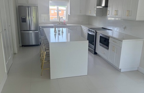 White Marlin Beach House | Charming 2-bedroom house in welcoming Islamorada with WiFi, AC