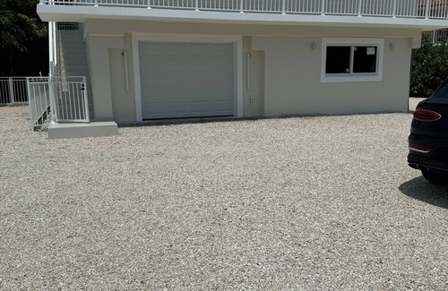 White Marlin Beach House | Charming 2-bedroom house in welcoming Islamorada with WiFi, AC