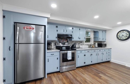 Middletown House | Charming 2-bedroom house with Gorgeous Views in serene Middletown