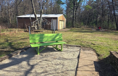New Lisbon House | Charming 2-bedroom house near Castle Rock Lake