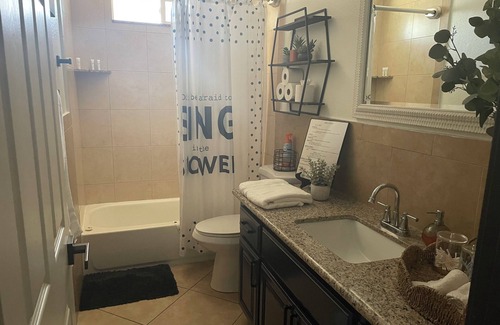 Sacramento House | Charming 2-bedroom house in fabulous Sacramento with AC, WiFi. Full remodeled.