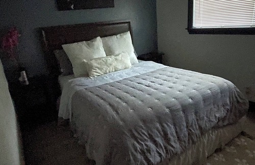 Sacramento House | Charming 2-bedroom house in fabulous Sacramento with AC, WiFi. Full remodeled.