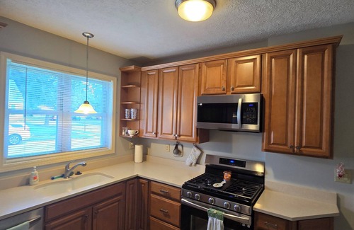 Lafayette House | Charming 2-bedroom house in central Lafayette. 3 minute walk to ColumbianPark