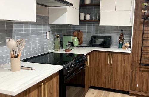 New Haven House | Charming 2-bedroom house with AC, WiFi in fantastic New Haven