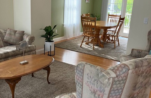 Westbrook Center House | Charming 2-bedroom house with AC and WiFi in Westbrook