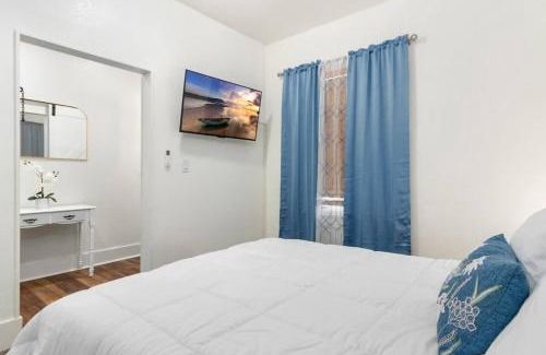 Lakeland House | Charming 2-Bedroom Home Lakeland