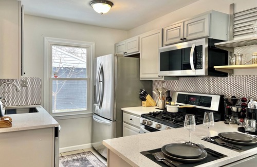 Ferndale House | Charming 2-bedroom house with AC, fitness room in enjoyable Ferndale