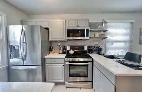 Ferndale House | Charming 2-bedroom house with AC, fitness room in enjoyable Ferndale