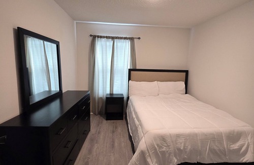 Interchange Square House | Charming 2-bedroom house in Palm Bay with WiFi and AC