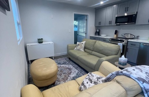 North Central House | Charming 2-bedroom house with WiFi, AC in fabulous Pasadena