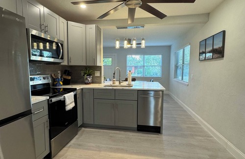 Gulf Gate Estates House | Charming 2-bedroom house located just minutes from Siesta Key