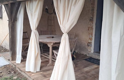 Sagelat House | Charming 2-bedroom house in amazing Sagelat with WiFi