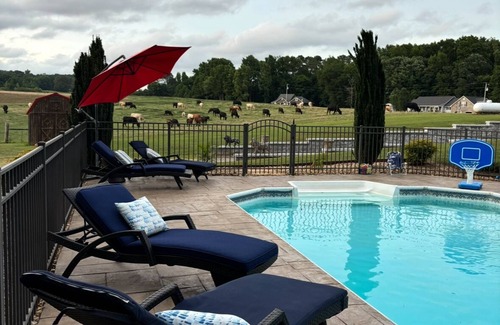 Cullman House | Charming 2-bedroom house with pool in Cullman