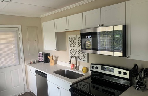 Jackson House | Charming 2-bedroom house with Country setting minutes from Jackson Square