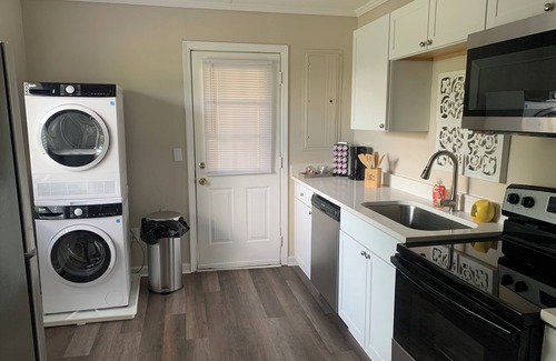 Jackson House | Charming 2-bedroom house with Country setting minutes from Jackson Square