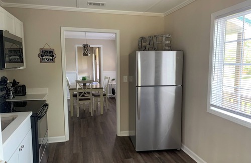 Jackson House | Charming 2-bedroom house with Country setting minutes from Jackson Square