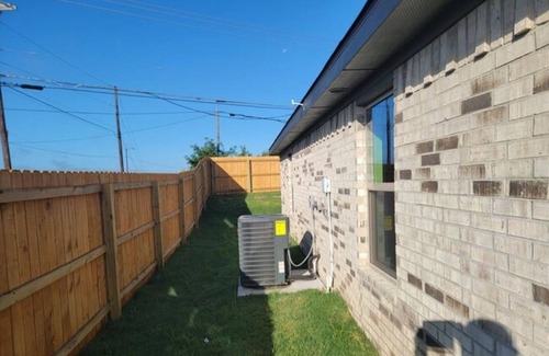 Killeen House | Charming 2-bedroom house with WiFi, AC in Central Killeen and Harker Heights