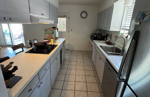 Kingman House | Charming 2-bedroom house in Kingman with WiFi and AC. Rent 2 rooms and save