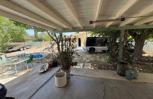 Kingman House | Charming 2-bedroom house in Kingman with WiFi and AC. Rent 2 rooms and save