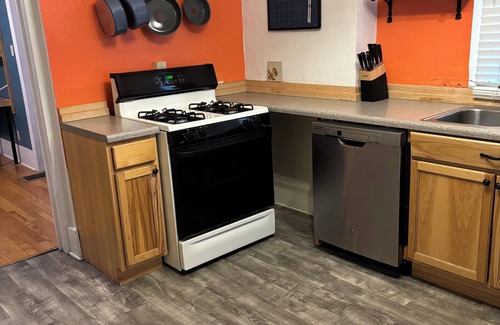 Laramie House | Charming 2-bedroom house in downtown Laramie with WiFi