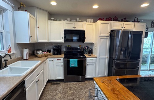 Windsor House | Charming 2-bedroom house in the heart of Appalachia