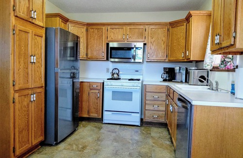 Mulhall House | Charming 2-bedroom house in Mulhall, near I-35 and OSU