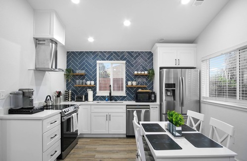 Lodi House | Charming 2-bedroom house in lovely Lodi with WiFi, AC