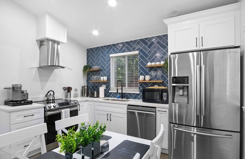 Lodi House | Charming 2-bedroom house in lovely Lodi with WiFi, AC