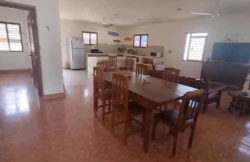 Sisal House | Charming 2-bedroom house with AC, WiFi in welcoming Sisal
