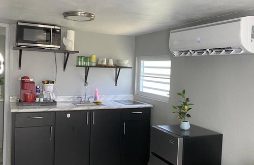 Camuy House | Charming 2-bedroom house with WiFi, AC, jacuzzi in delightful Camuy