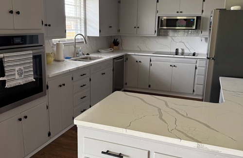 Clovis House | Charming 2-bedroom house in serene Clovis with WiFi, AC, newly renovated.