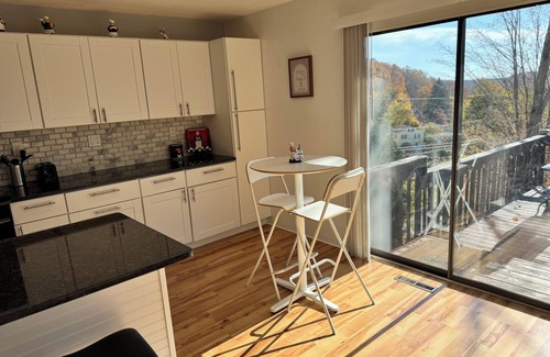 Derby House | Charming 2-bedroom house with WiFi, AC in delightful Derby