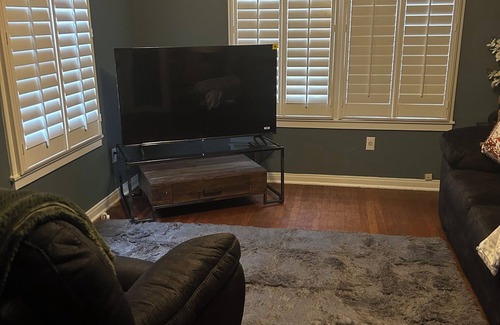 Hondo House | Charming 2-bedroom house in welcoming quiet Hondo w HEAT AC, WiFi, cable