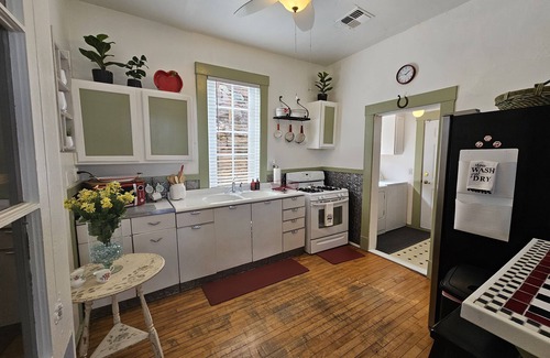 Jerome House | Charming 2-bedroom house in delightful Jerome on the boardwalk with WiFi, AC