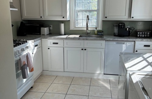 Joplin House | Charming 2-bedroom house with WiFi and AC in marvelous Joplin